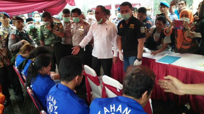 Polda Sulsel merilis para tersangka penyalahgunaan narkoba hasil operasi penindakan selama tahun 2016 di Makassar pada Jumat, 13 Januari 2017.
