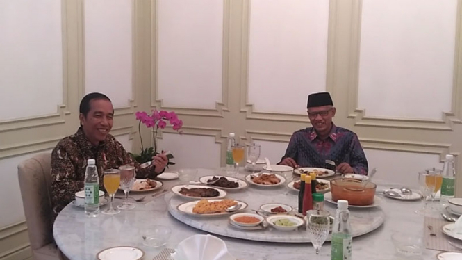 Presiden Joko Widodo bersama Ketua Umum PP Muhammadiyah Haedar Nashir