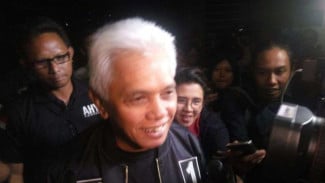 Hatta Rajasa Hadiri Debat Pilkada Pakai Jaket AHY-Sylvi