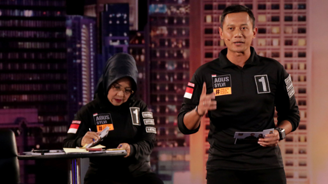 Cagub dan Cawagub Agus Harimurti Yudhoyono-Sylviana Murni dalam debat Pilkada DKI Jakarta.