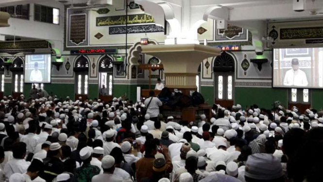 Salat subuh pengajian politik di Masjid Al Azhar