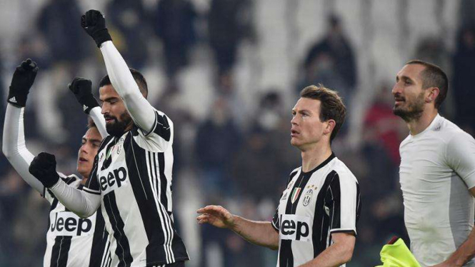 Para pemain Juventus merayakan kemenangan 