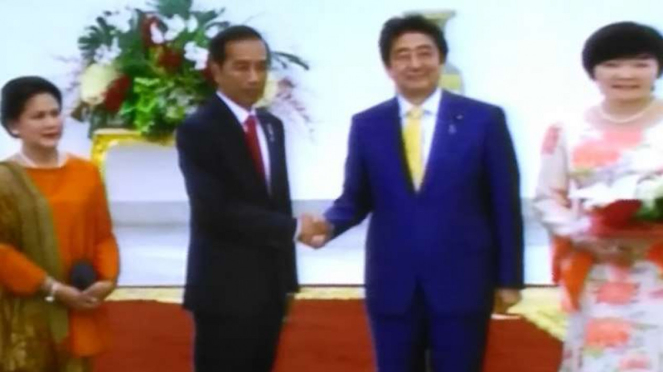 Presiden Jokowi bersama PM Shinzo Abe di Istana Bogor.
