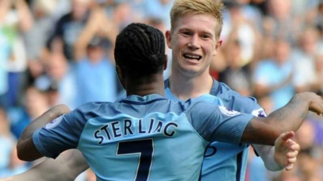 Dua pemain Manchester City, Raheem Sterling dan Kevin De Bruyne