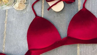 Bikini Bahan Beludru Akan Jadi Tren Tahun Ini