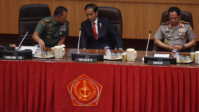 Presiden Joko Widodo, Panglima TNI Jenderal Gatot Nurmantyo dan Kapolri Jenderal Tito Karnavian di RAPIM TNI 2017