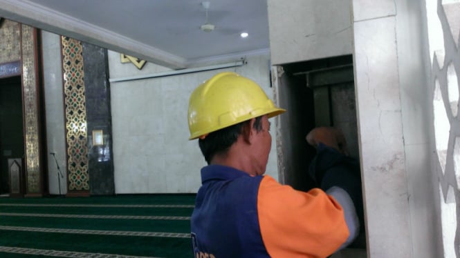 Penyidik Bareskrim Polri mengusut kasus dugaan korupsi masjid Walikota Jakpus