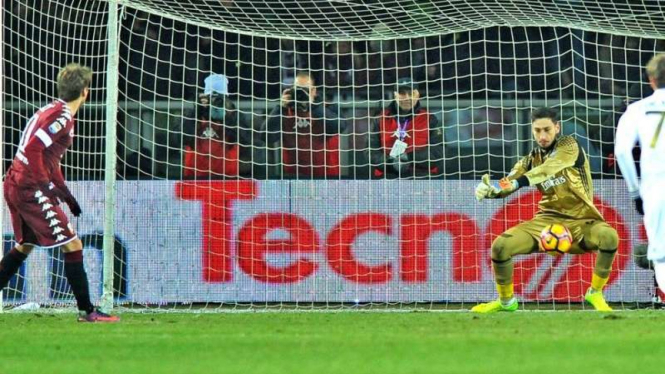 Kiper AC Milan, Gianluigi Donnarumma gagalkan penalti Torino