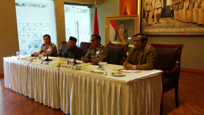 Kapolri Jenderal Tito Karnavian bersama Ketua MUI Maruf Amin dan Mahfud MD