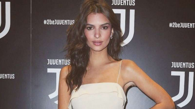 Model seksi asal Amerika Serikat, Emily Ratajkowski di peluncuran logo baru Juventus