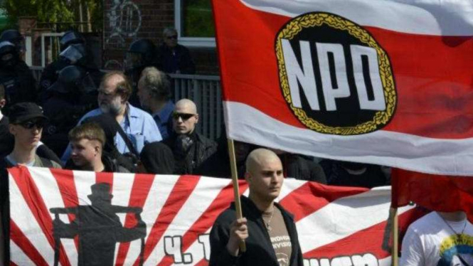 Pendukung Partai Neo-Nazi, NPD.