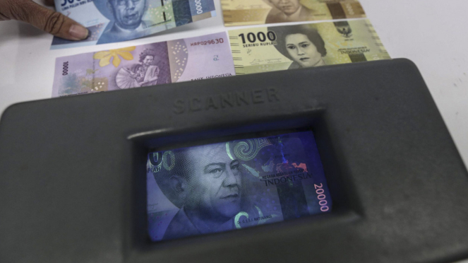 (Imágenes) Peruri muestra el dispositivo de seguridad en los billetes de rupias