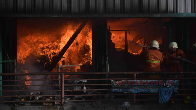 Kebakaran Melanda Pasar Senen Jakarta