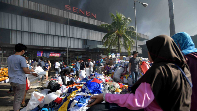 Kebakaran Melanda Pasar Senen Jakarta