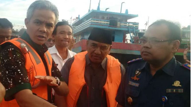 Gubernur Jawa Tengah, Ganjar Pranowo (kiri) di Pati Jawa Tengah