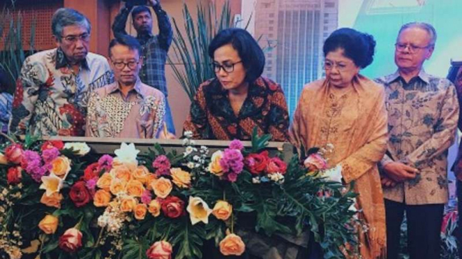 Menteri Keuangan Sri Mulyani Indrawati Saat Peresmian Nama Gedung Ditjen Pajak.