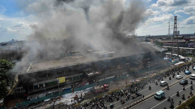 Lebih Dari 500 Kios Ludes Terbakar di Pasar Senen