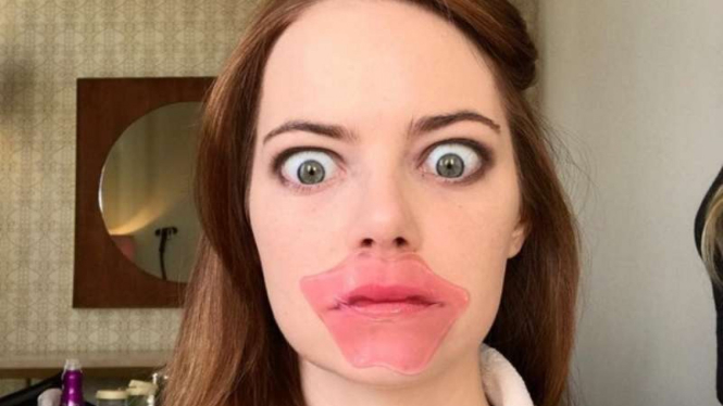 Emma Stone pakai masker bibir
