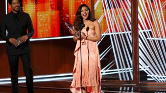 Lima Artis Bergaun Terbaik di People's Choice Awards