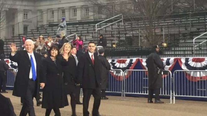 Sejumlah kursi yang terlihat kosong saat parade usai pelantikan Donald Trump sebagai presiden AS di Washington DC, 20 Januari 2017.