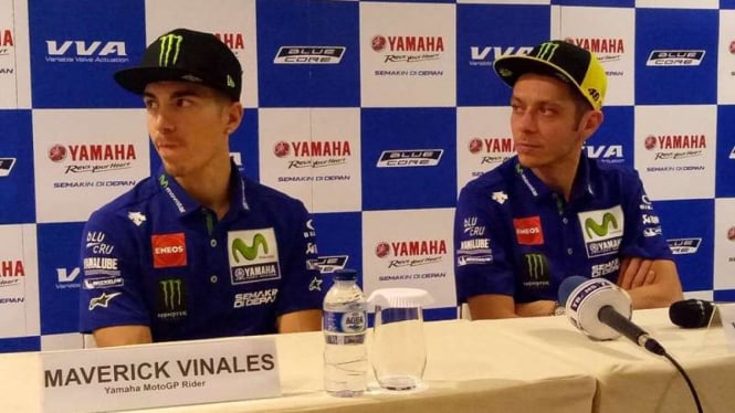 Duet pembalap Yamaha, Maverick Vinales (kiri) dan Valentino Rossi.