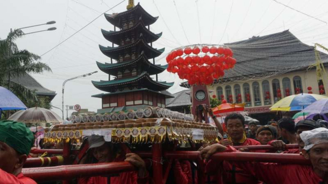 Jodang kue keranjang berbentuk pagoda