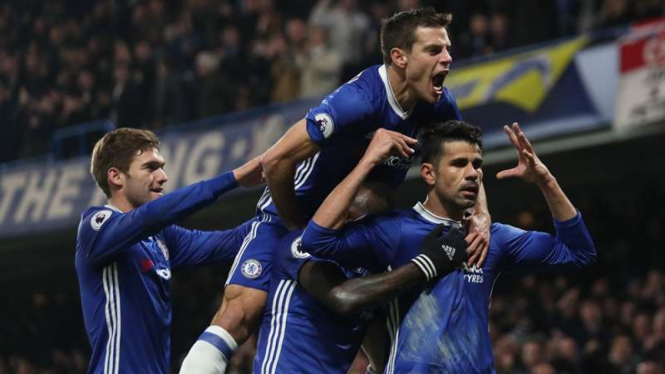 Pemain Chelsea merayakan gol Diego Costa ke gawang Hull City