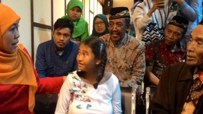 Menteri Sosial Khofifah Indar Parawansa bertemu dengan Indah, gadis difabel