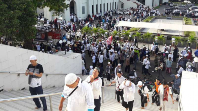 Massa pendukung Rizieq kumpul di Masjid Al Azhar
