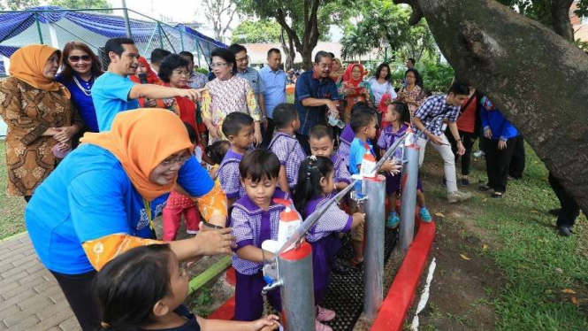 Mengajarkan Anak Cuci Tangan