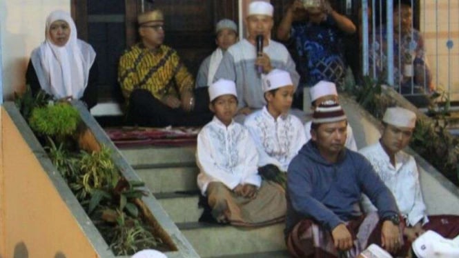 Ayah Marshanda, Irwan Yusuf, bersama Mensos Khofifah