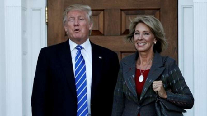 Donald Trump dan Betsy DeVos, Menteri Pendidikan pilihannya.