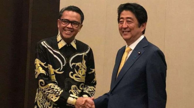 Bupati Bantaeng, Nurdin Abdullah (kiri), bersama Perdana Menteri Jepang, Shinzo Abe.