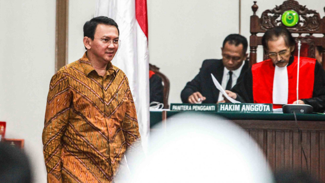 Gubernur DKI Jakarta Basuki Tjahaja Purnama saat memasuki ruang sidang Pengadilan Negeri Jakarta Utara beberapa waktu lalu