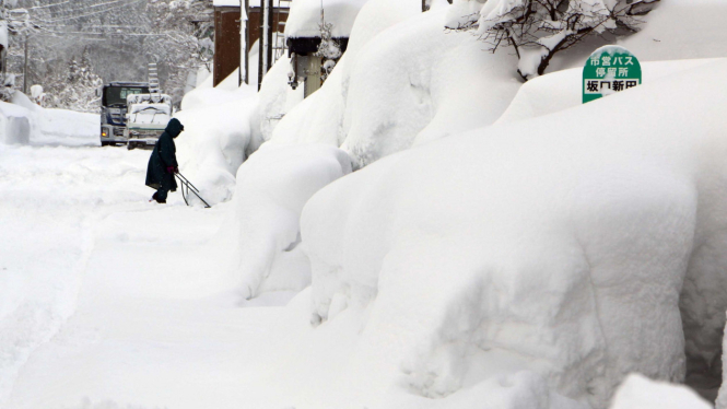 Tumpukan salju setebal 2 meter saat landa Jepang utara. Foto ilustrasi
