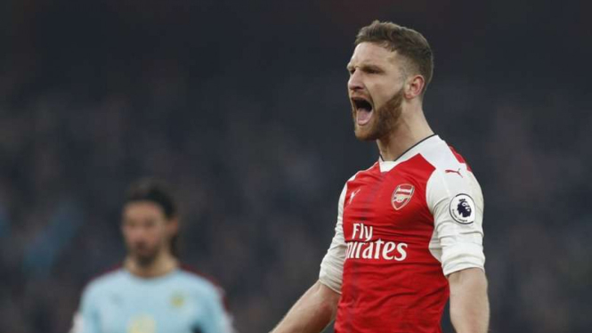 Bek Arsenal, Shkodran Mustafi.