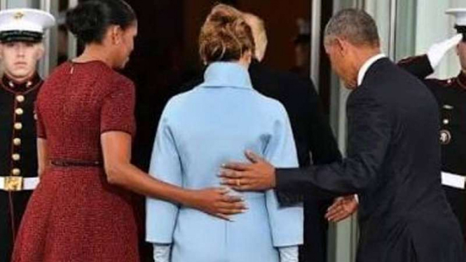 Foto sebenarnya Barack dan Michelle Obama dengan Melania Trump.