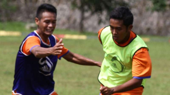 Pemain Persema Malang dalam sesi latihan.