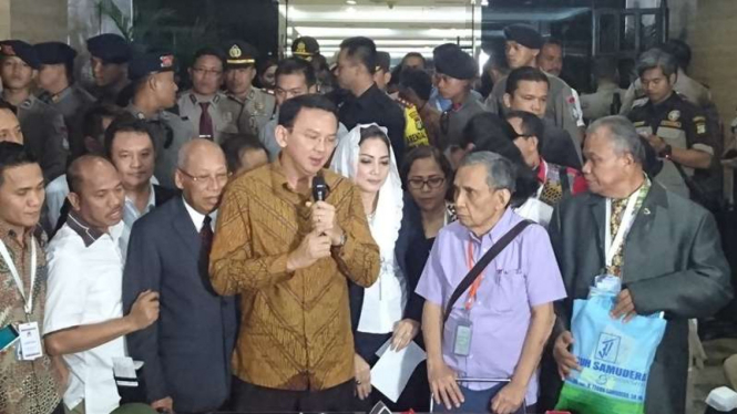 Ahok dan tim kuasa hukum