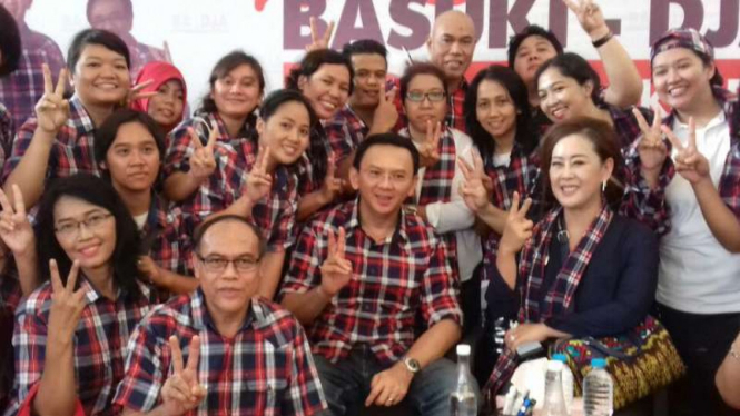 Ahok dan para simpatisan di Rumah Lembang, Jakarta, Rabu (25/1/2017)