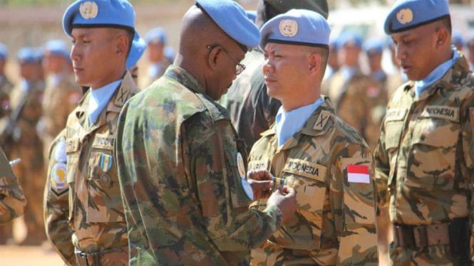 Prajurit TNI di Darfur Sudan menerim Medali Kehormatan dari PBB