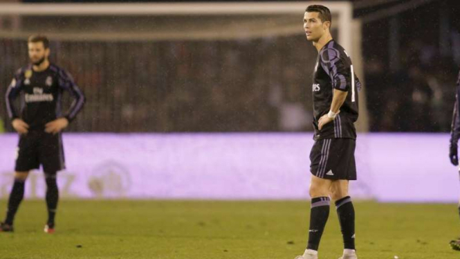 Pemain Real Madrid, Cristiano Ronaldo (kanan).