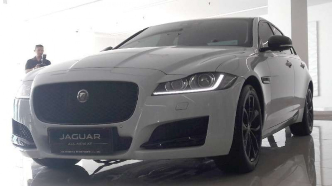 New Jaguar XF 2.0 Black Jack.