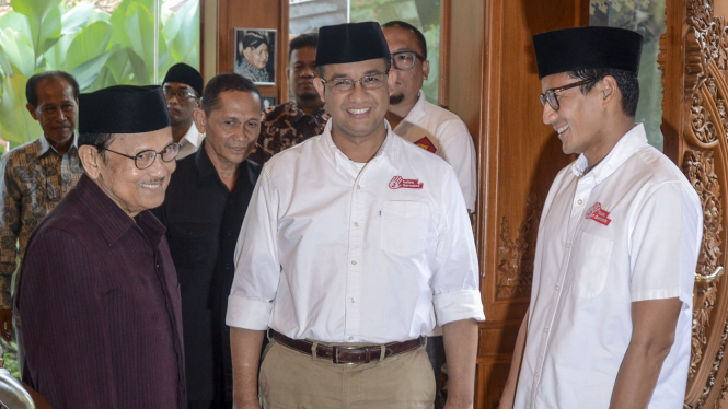 Anies Baswedan saat bertemu BJ Habibie beberapa tahun silam. 