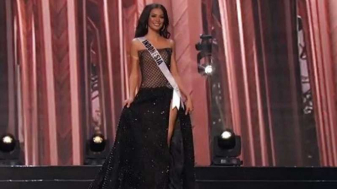 Kezia Warouw di ajang Miss Universe