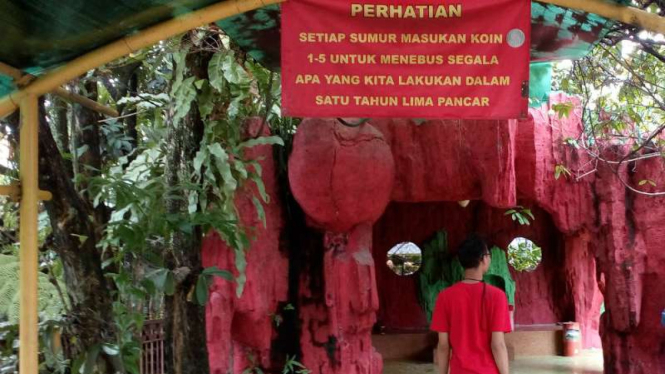 Tujuh sumur di Vihara Gayatri Depok dikunjungi saat Imlek