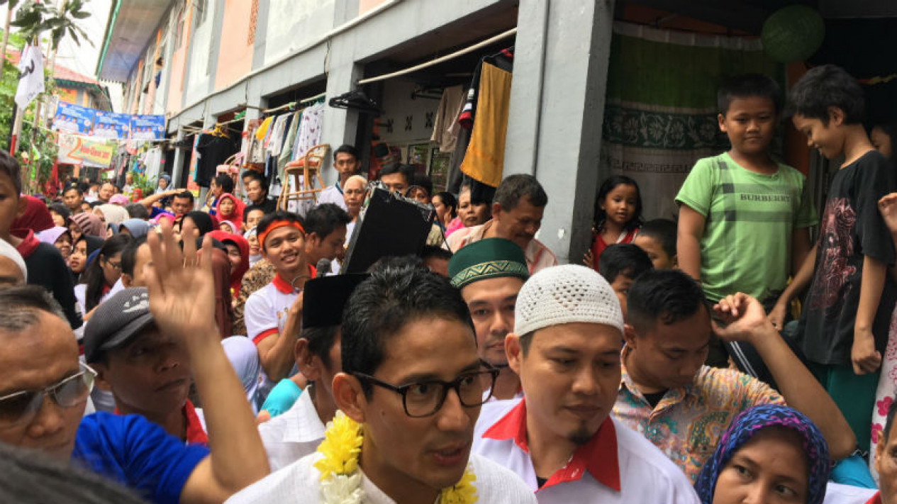 Foto Warga Kampung Deret Mengadu Ke Sandiaga Uno Tak Punya HGB