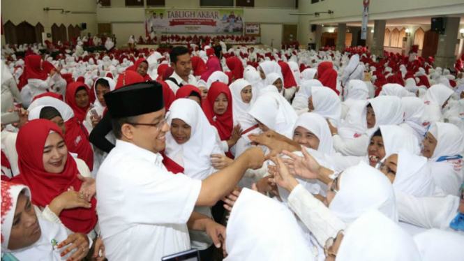 Anies Baswedan hadiri Tabligh Akbar di Asrama Haji Pondok Gede.