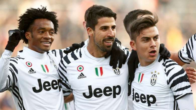 Pemain Juventus Sami Khedira (tengah)