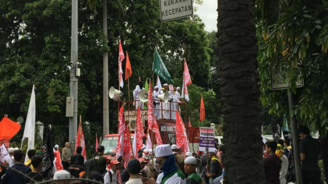 Ormas Islam gelar aksi di depan Kementerian Pertanian, tempat sidang Ahok